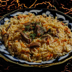 Uzbekiškas plovas su aviena